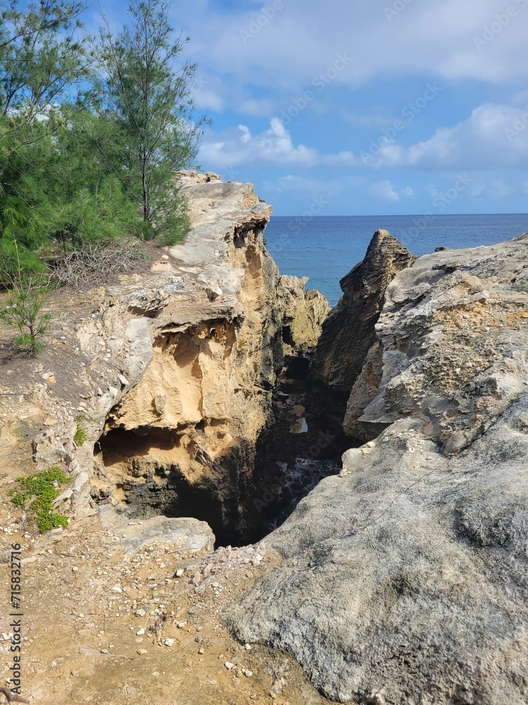 rocky cliffs in hawaii 