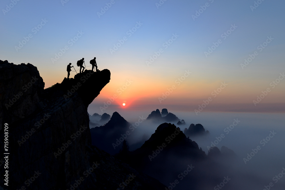 mountain ranges in fog and the summit achievements of mountain climbers