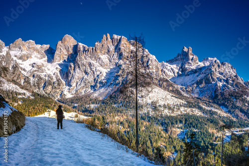 Dolomiti paesaggio innevato photo