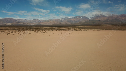 Desert landscape in the Mendoza Andes © Pancho Casagrande