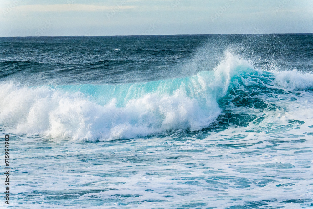 crashing ocean waves