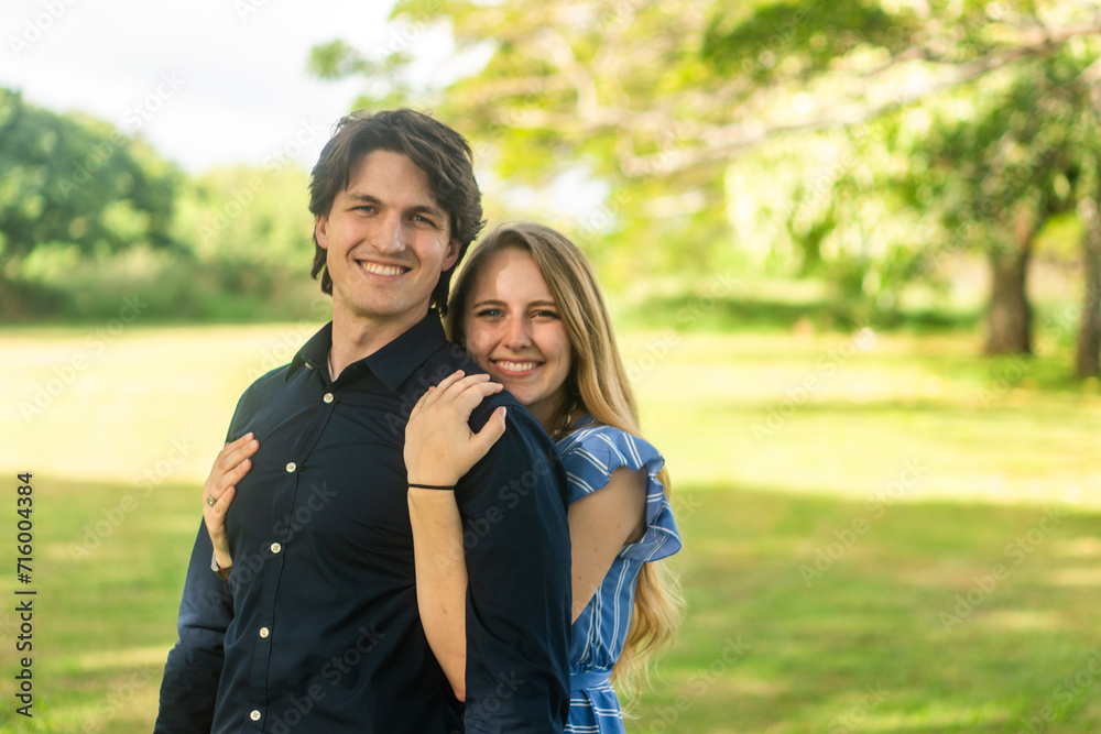 Naklejka premium a happy couple outdoors
