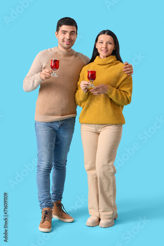 Young couple with glasses o...