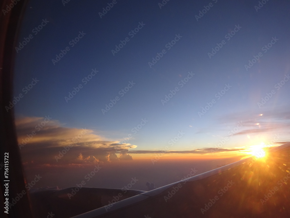 航空機からの夕日の景色　ブータン