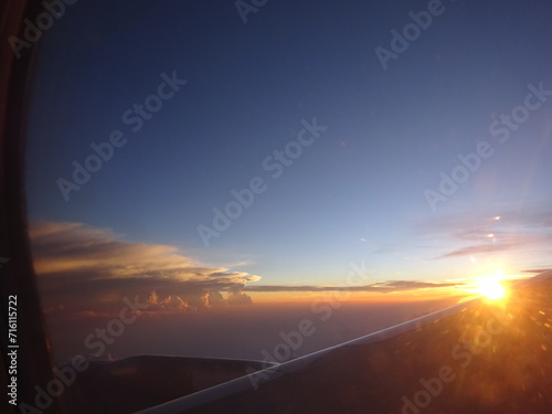 Fototapeta Naklejka Na Ścianę i Meble -  航空機からの夕日の景色　ブータン