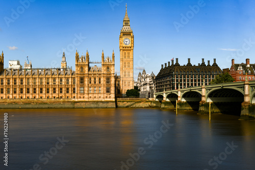 Big Ben and Parliament - London, UK © demerzel21