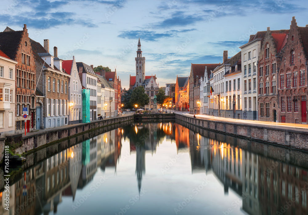Fototapeta premium Bruges - Canals of Brugge, Belgium, evening view.