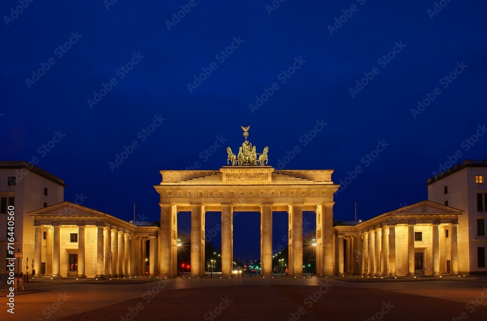 Obraz premium Brandenburg Gate Berlin Germany at night