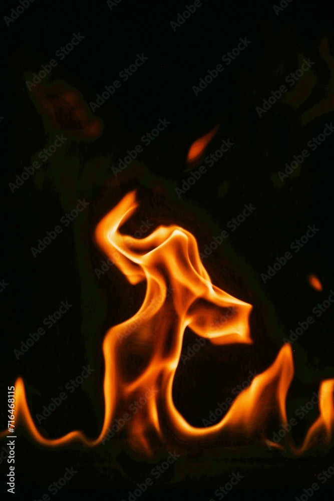 Fototapeta premium Offenes Feuer im Kamin