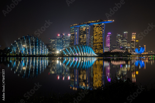 Canvas Print Singapore city skyline at night.