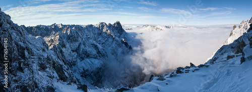 Szlak Turystyczny na Rysy w Tatrach Wysokich, zimą.