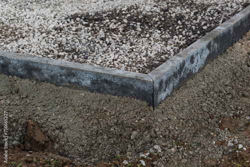 Tableau sur toile Concrete garden borders with cement to demarcate paths, parkings, sidewalks and