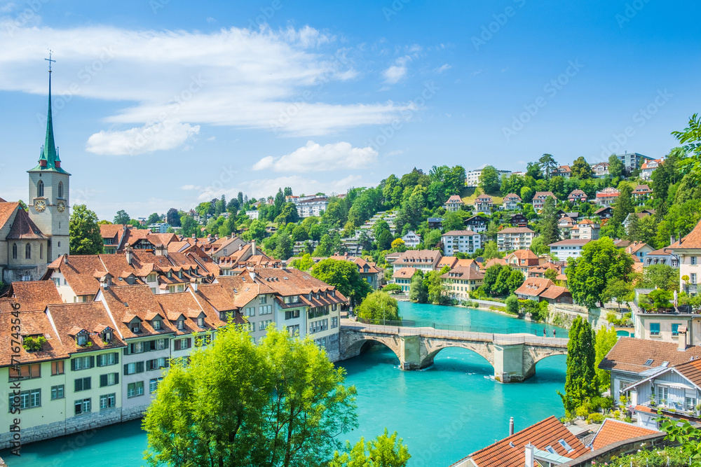 Obraz na płótnie Aare river, Untertorbrucke bridge, cityscape of Bern, Switzerland w salonie