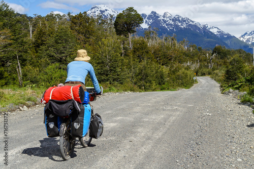 Obraz na płótnie Radlerin auf der Carretera Austral in Chile, Südamerika w salonie