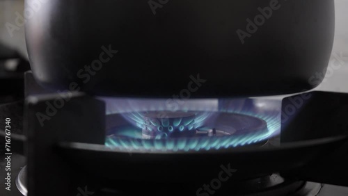 Flame gas stove