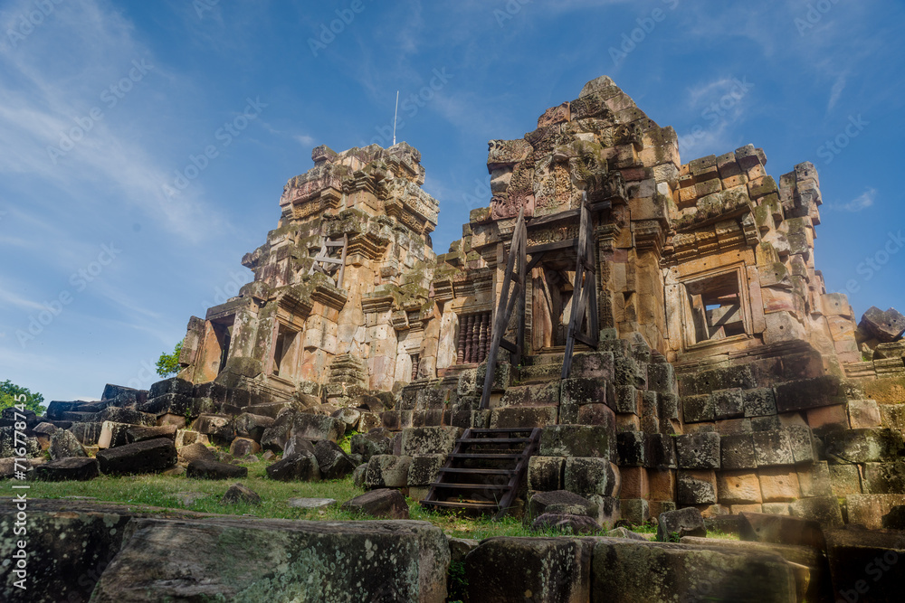 ruines du temple hindouiste du Wat Ek Phnom à Battambang, format paysages