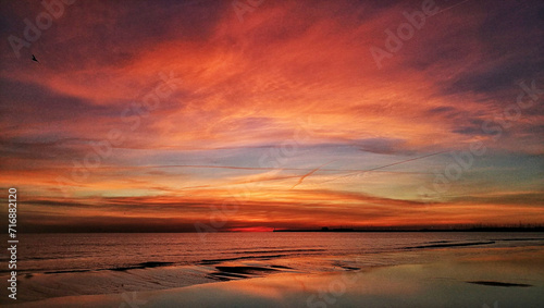 sunrise on Malvarrosa beach (Valencia -Spain) © @CMG_IG