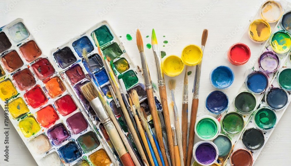 Obraz premium Brush Strokes: Flat Lay Arrangement of Watercolor Tools on White