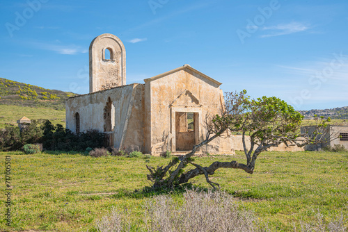 Chiesa antica nell'isola di Asinara, nord Sardegna.