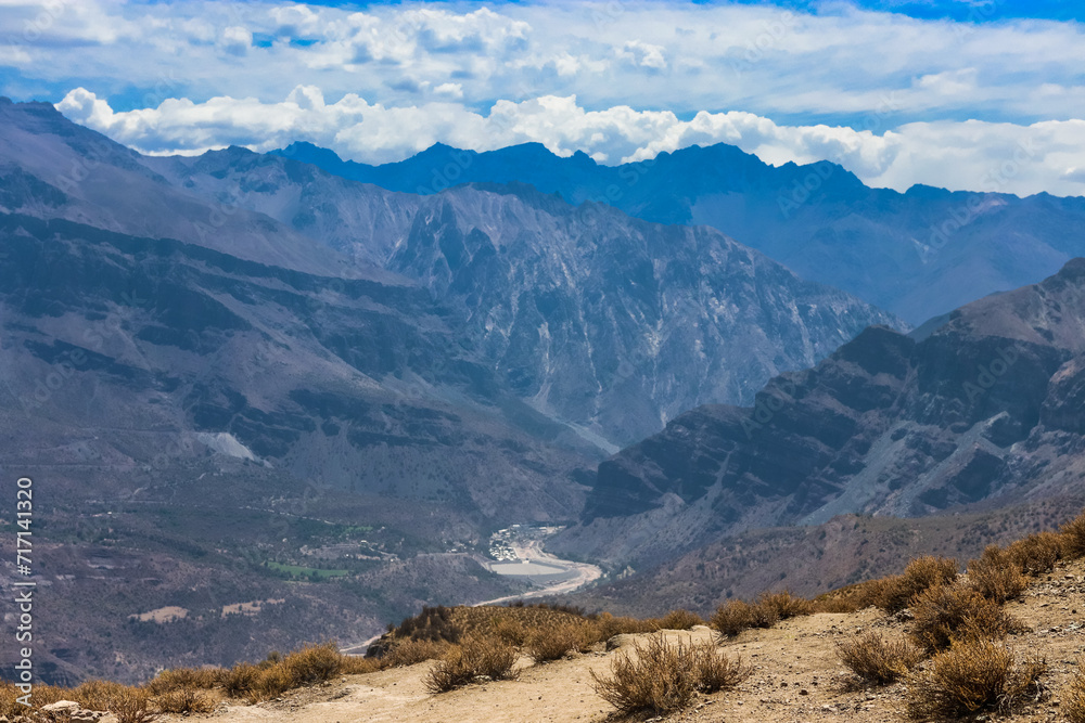 Valle del río Colorado desde el Mirador de los Cóndores, Cajón del Maipo