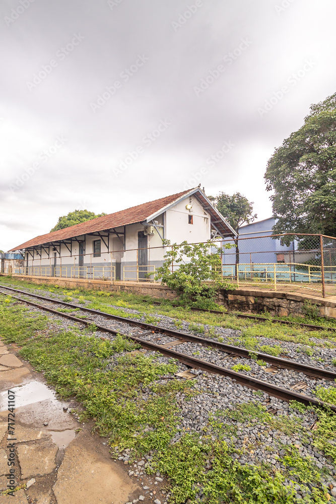 antiga estação ferroviária na cidade de Buenópolis, Estado de Minas Gerais, Brasil