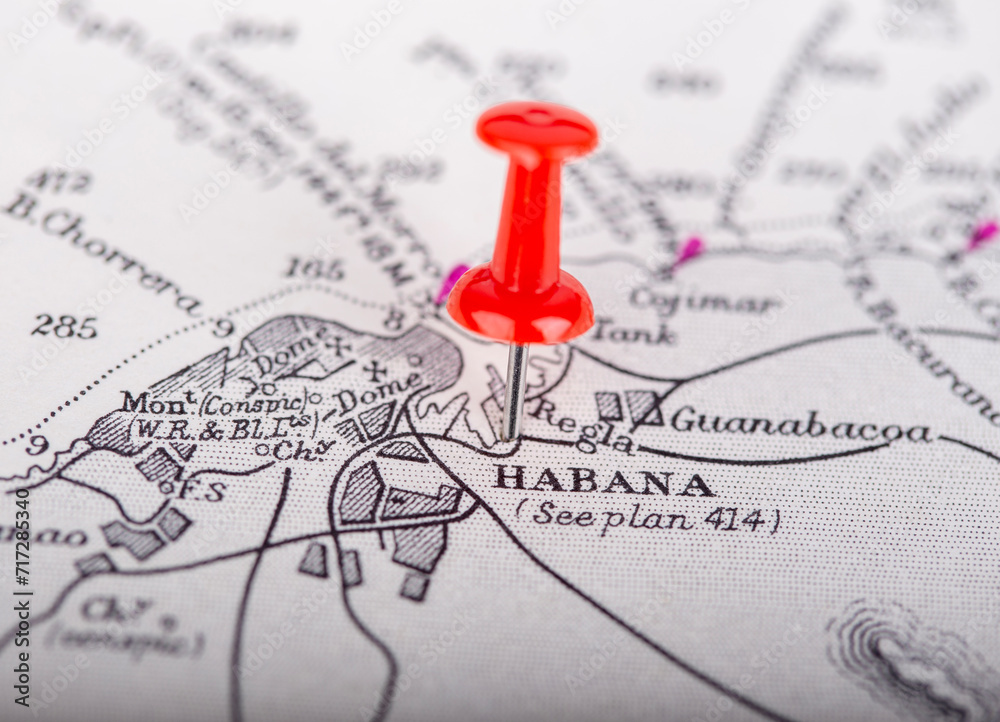 Naklejka premium An old black and white navigational paper chart of the port and city of Havana, Cuba with a red thumbtack pin on it