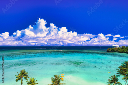 タモン湾の美しいサンゴ礁の海
