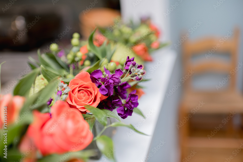 Obraz premium flower, bouquet, flowers, wedding, decoration, table, vase, pink, rose, nature, arrangement, bloom, roses, plant, blossom, interior, floral, beauty, fresh, home, design, spring, beautiful, celebration