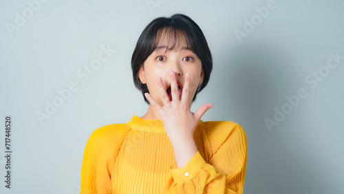 Plakat びっくりする女性