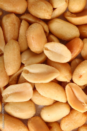Erdnüsse geröstet und gesalzen photo