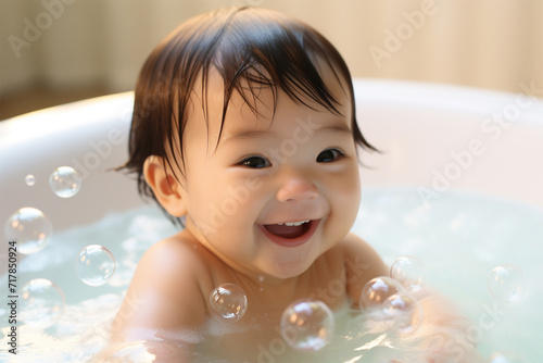 泡風呂に入っている赤ちゃん photo