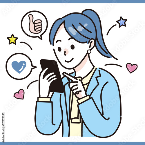スマホでSNSを楽しむ会社員 女性 OL