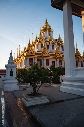 Obraz na płótnie Stunning view of the Wat Ratchanatdaram, a beautiful Buddhist temple that stands proud in the heart of downtown Bangkok, Thailand. w salonie