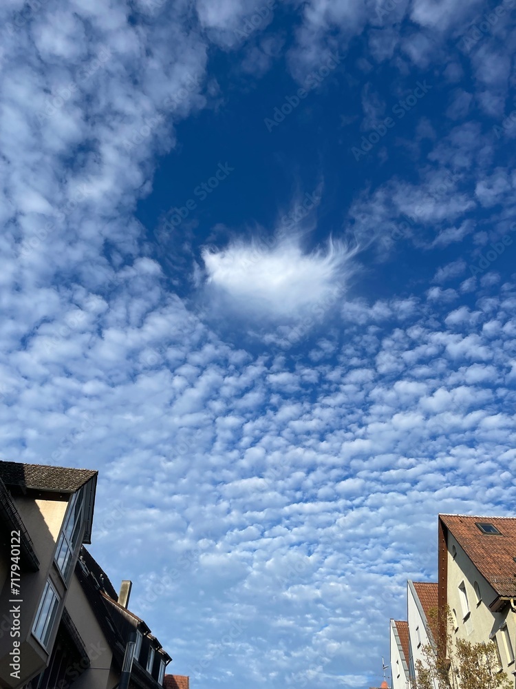 Wolkenloch mit Wolkenformation