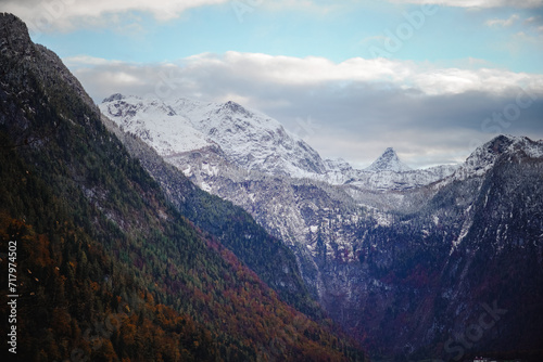 Fototapeta Naklejka Na Ścianę i Meble -  Snowy Mountain