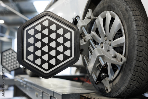 Canvastavla Vehicle inside garage workshop for auto camber toe check fixing work