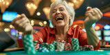 Spielerin sitzt im Casino am Spieltisch und gewinnt