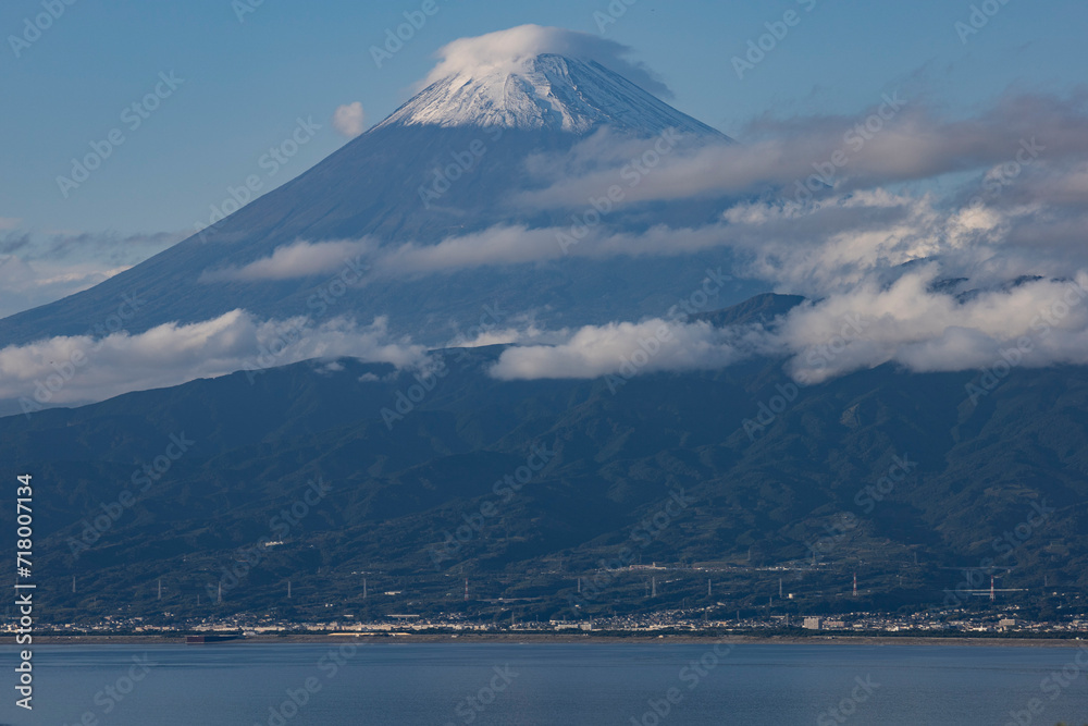 駿河湾から見た冬の富士山