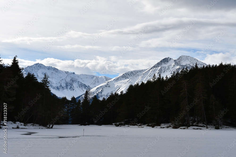 Schöne Winterlandschaft bei Seefeld in Tirol 