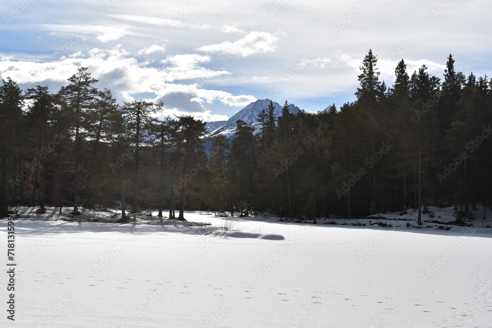 Schöne Winterlandschaft bei Mösern in Tirol 