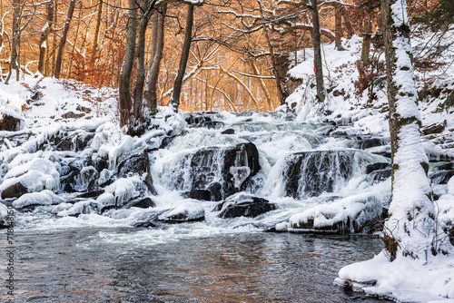 Selkewasserfall bei Alexisbad im Selketal Harz im Winter mit Eis und Schnee
