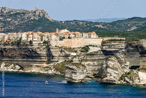 Bonifacio, Kalkfelsen, Insel, Korsika, Mittelmeer, Küste, Festung, Zitadelle, Altstadt, Kirche, Wanderweg, Grotten, Bootsausflug, Sommer, Frankreich photo