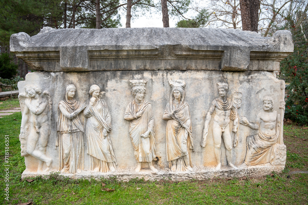 Stone sculpture, stone sculptures from the ancient Greek Empire, museum, visitors visiting stone sculptures, 3D stone sculptures Stone sculpture, stone sculptures from the ancient Greek Empire, museum, visitors visiting stone sculptures, 3D stone sculptures