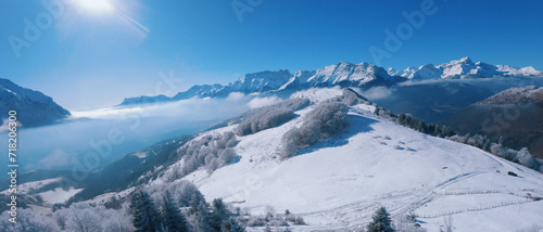 Explore the breathtaking beauty of Alpine landscapes in this FPV footage © Benjamin