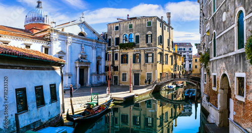 romantic Venetian streets and canals. Bridges of Venice, Italy © Freesurf