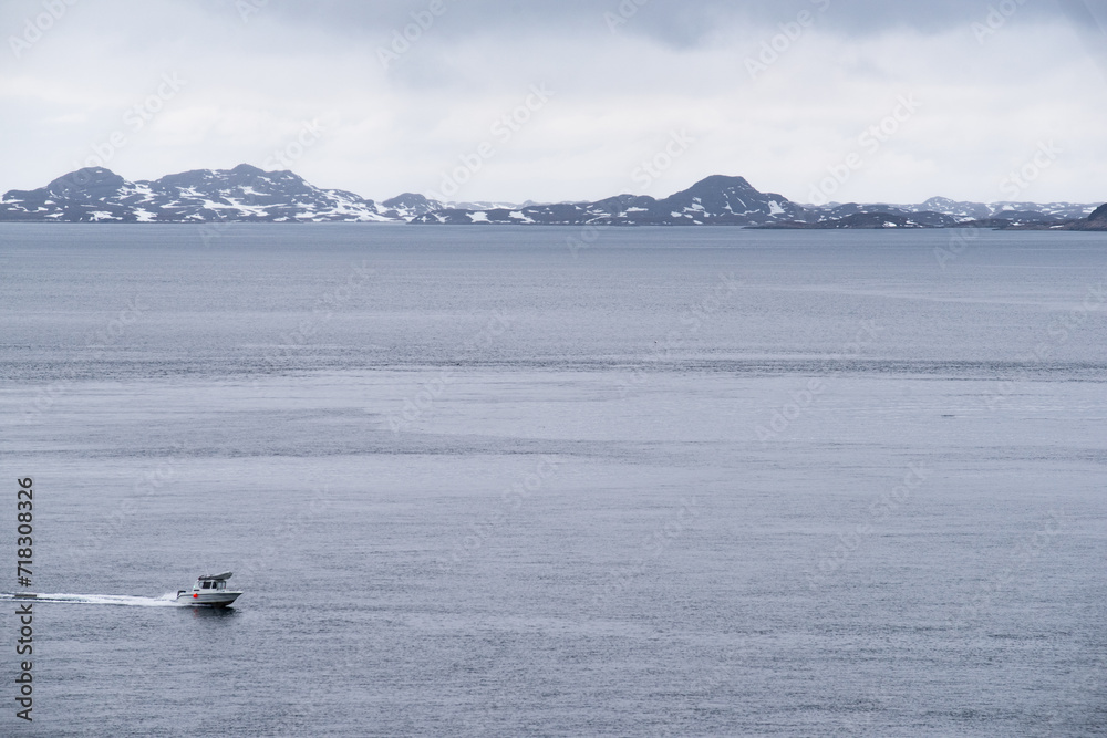 Obraz premium Winter landscape photo of the vast ocean, in Greenland