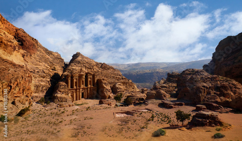 Fotografi Petra in Jordan is a magical and fascinating place, a unique city carved into th