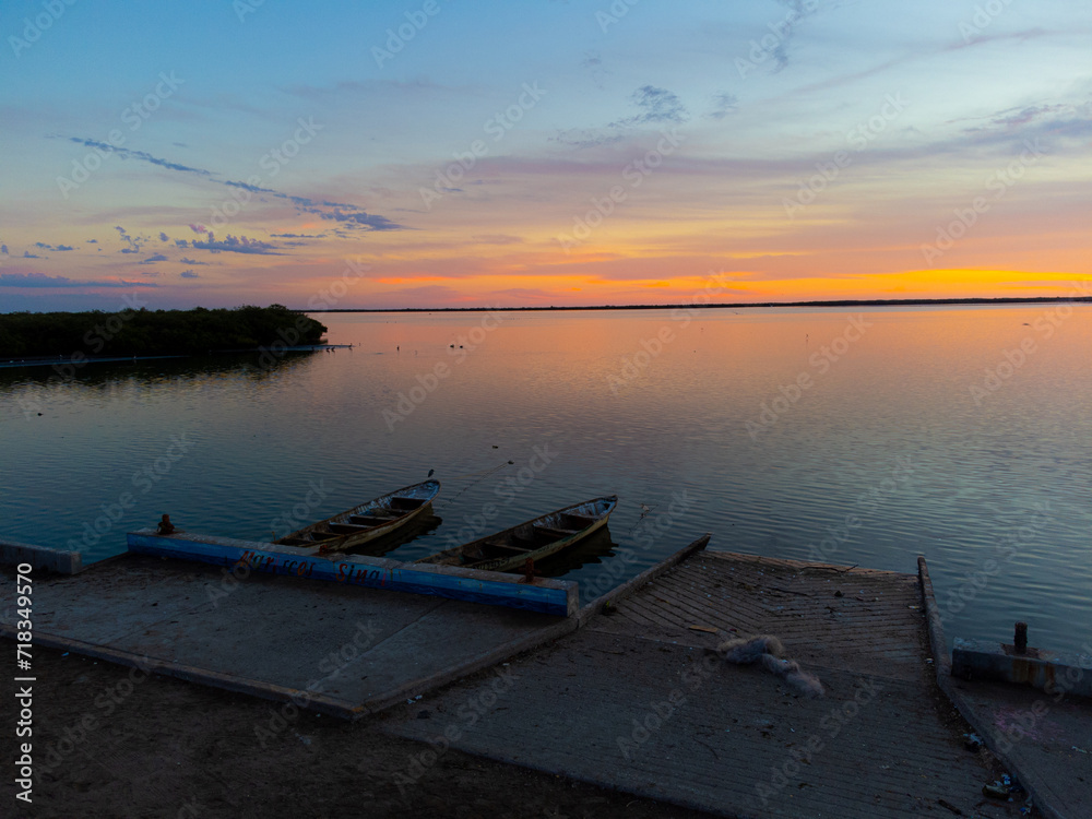 Obraz premium boat at sunset