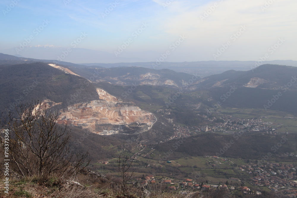 Obraz premium view from the top of the mountain