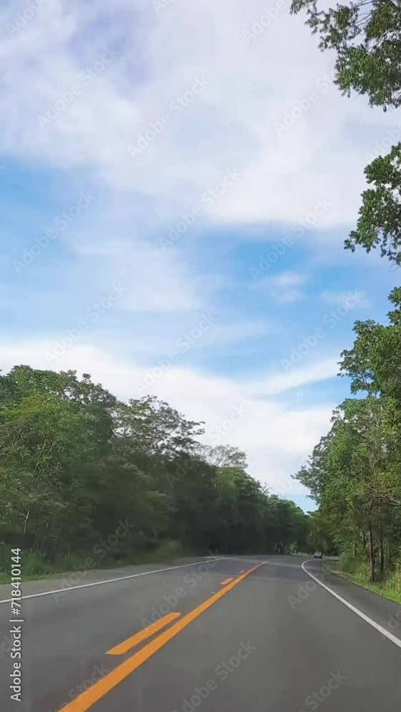 Time lapse dirigindo por rodovia na cidade de Buenópolis, Estado de Minas Gerais, Brasil